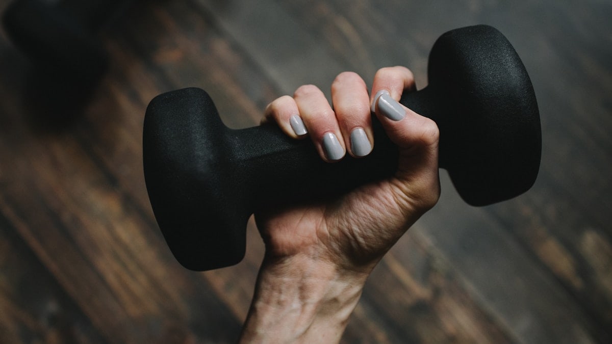 black dumbbell